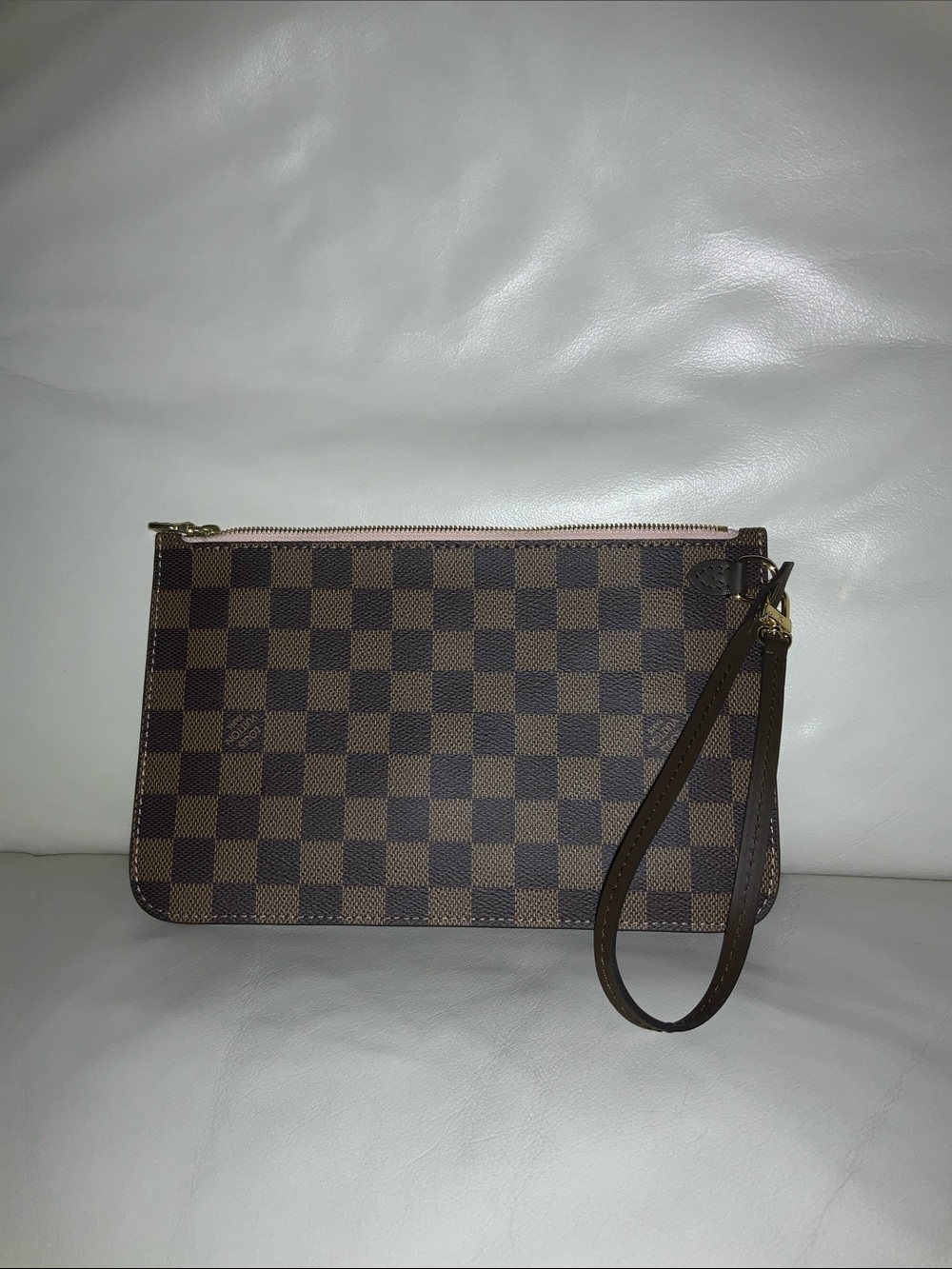 LOUIS VUITTON Neverfull Damier Ebene's Pouch. One time used. Mint condition.